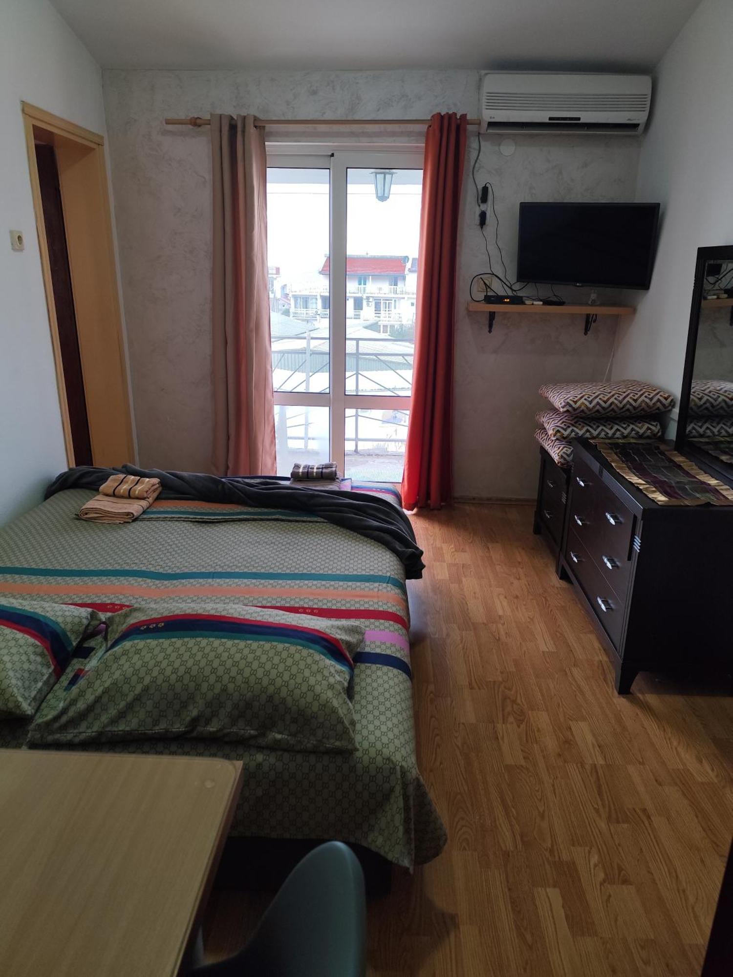 Apartments Kalamperovic บาร์ ภายนอก รูปภาพ
